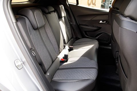 Peugeot 2008 PURETECH EAT8 S/S ALLURE 33