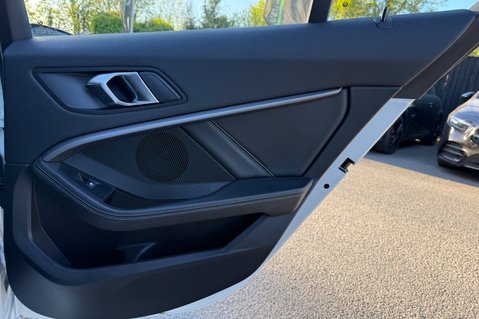 BMW 1 Series 118I M SPORT AUTOMATIC - FULL BMW SERVICE HISTORY -APPLE CARPLAY 35