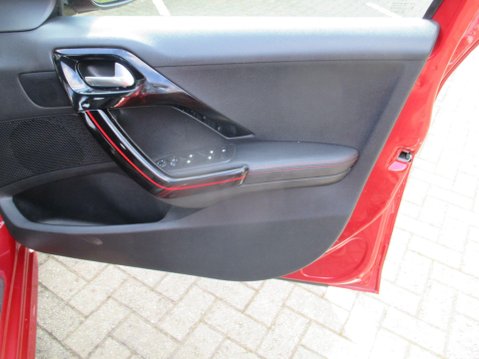 Peugeot 208 1.2 PureTech GT Line Euro 6 (s/s) 5dr 37