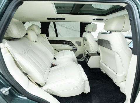 Land Rover Range Rover P440e Autobiography LWB PHEV 13