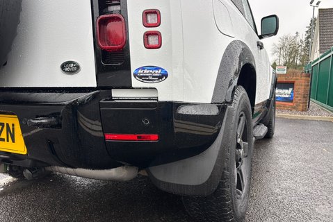 Land Rover Defender 90 D200 Hard Top MHEV 22