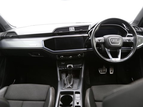 Audi Q3 1.5 TFSI CoD 35 S line S Tronic Euro 6 (s/s) 5dr 9