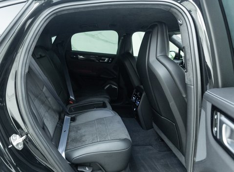 Porsche Cayenne Turbo GT 13