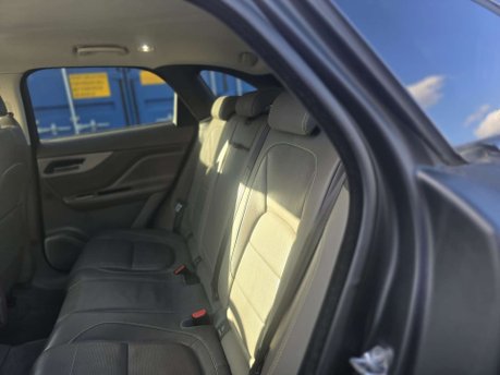 Jaguar F-Pace 2.0 D180 R-Sport SUV 5dr Diesel Auto AWD Euro 6 (s/s) (180 ps) 44