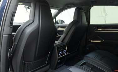 Porsche Cayenne TURBO E-HYBRID COUPE WITH GT PACKAGE 18