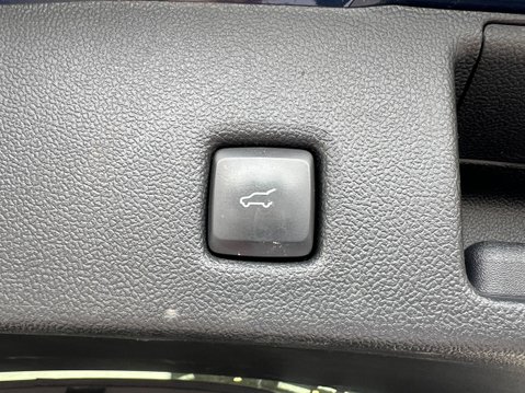 Ford Kuga 2.5 EcoBoost Duratec 14.4kWh ST-Line X SUV 5dr Pet 11