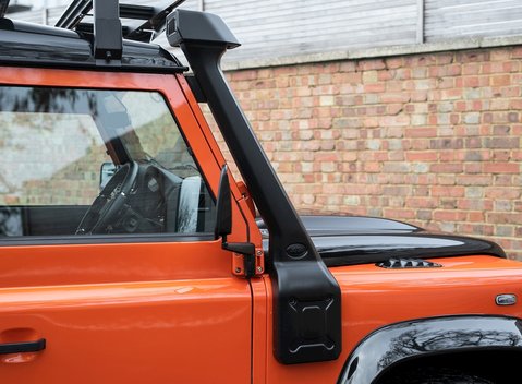 Land Rover Defender 90 Adventure 25
