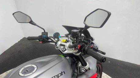 Triumph Street Triple R 2014 ONLY 15K NEW MOT ARROW EXHAUST VERY CLEAN NAKED 42