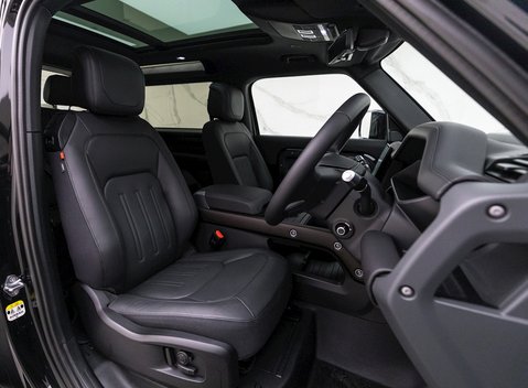 Land Rover Defender 90 X D300 10