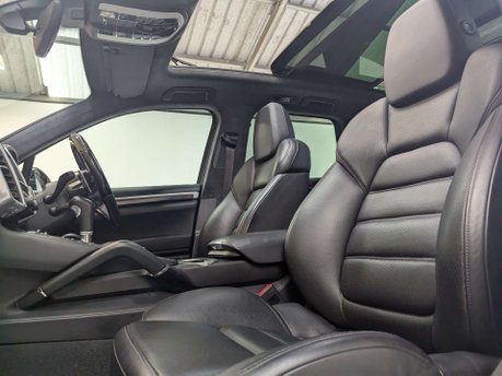 Porsche Cayenne 4.8 Cayenne V8 T Tiptronic S 4WD 5dr 37