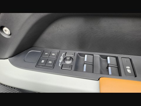 Land Rover Defender X-DYNAMIC HSE MHEV 24