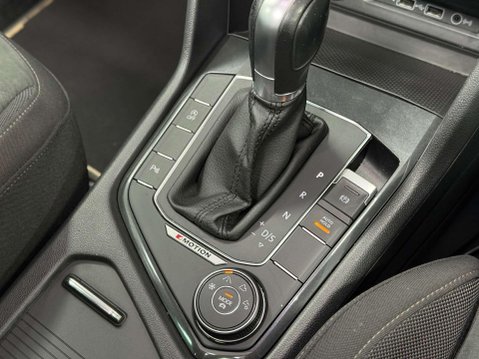 Volkswagen Tiguan 2.0 TSI SEL SUV 5dr Petrol DSG 4Motion Euro 6 (s/s) (180 ps) 40