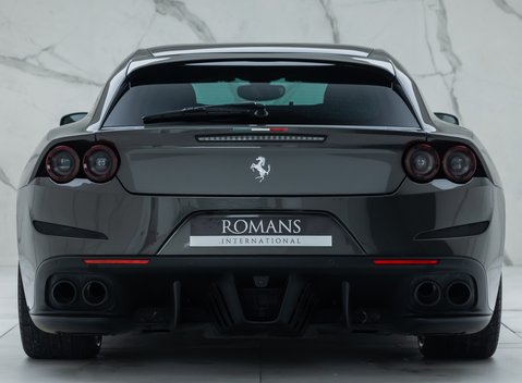 Ferrari GTC4 Lusso T 8