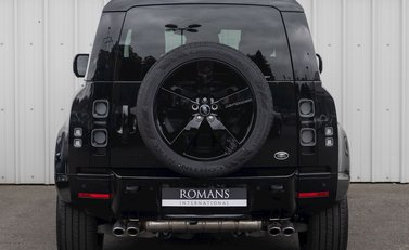 Land Rover Defender V8 5
