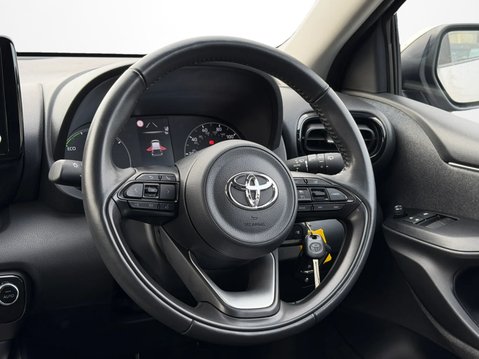Toyota Yaris 1.5 Hybrid Icon 5dr CVT 17