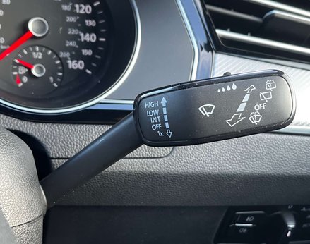 Volkswagen Passat 1.5 Passat R-Line TSi Evo 5dr 64