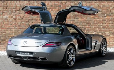Mercedes-Benz SLS AMG 8