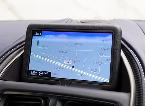 Aston Martin DBS Superleggera 17