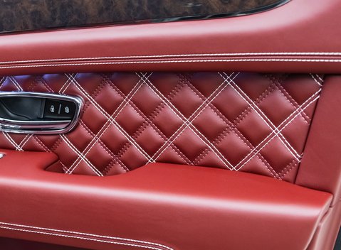 Bentley Bentayga Hybrid First Edition 28