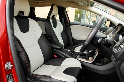 Volvo V40 T3 CROSS COUNTRY PRO 22
