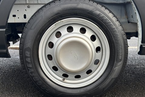 Ford Transit 350 Drw L2 130 ps Single Cab Dropside Truck - Tail Lift - Tow Axle 28