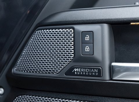 Land Rover Defender 110 V8 23