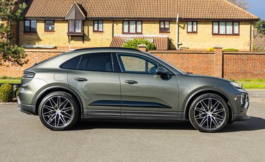 Porsche Macan 4 Electric 3