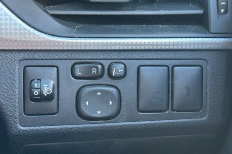 Toyota Avensis 1.8 V-Matic Design Touring Sports 5dr Petrol Manual Euro 6 (147 ps) 30