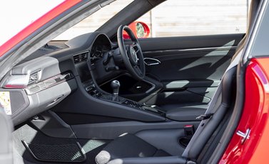 Porsche 911 GT3 Touring 13