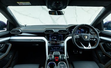 Lamborghini Urus 16