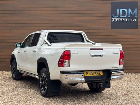 Toyota Hilux 2.4 HI-Luxury Invincible X D-4D 4WD Double Cab Auto 4WD 5dr 7