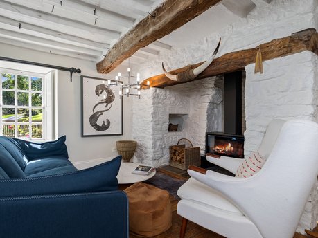 Rural charm with 21st century style 8