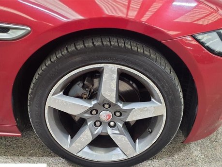 Jaguar XE 2.0d R-Sport Saloon 4dr Diesel Auto Euro 6 (s/s) (180 ps) 2