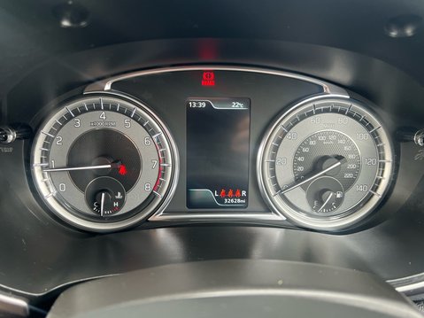 Suzuki Vitara SZ-T BOOSTERJET MHEV 11