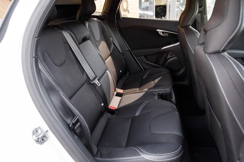 Volvo V40 T2 MOMENTUM NAV PLUS 28