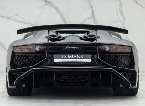 Lamborghini Aventador SV LP 750-4 Roadster 13