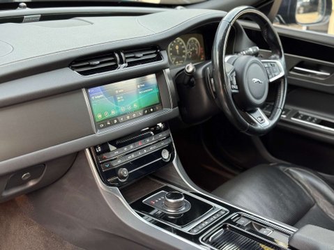 Jaguar XF 3.0d V6 S Saloon 4dr Diesel Auto Euro 6 (s/s) (300 ps) 27
