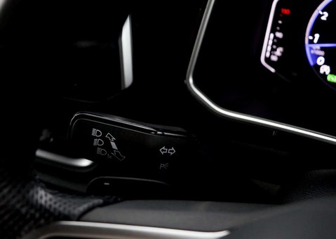 Volkswagen T-Roc 1.5 T-Roc R-Line TSI Semi-Auto 5dr 37