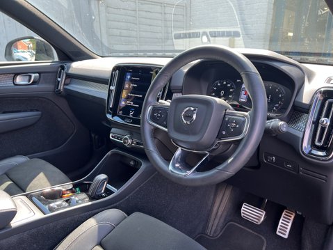 Volvo XC40 1.5 T3 R-Design SUV 5dr Petrol Auto Euro 6 (s/s) (163 ps) 19
