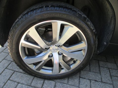 Peugeot 2008 1.2 PureTech Allure Premium Euro 6 (s/s) 5dr 11