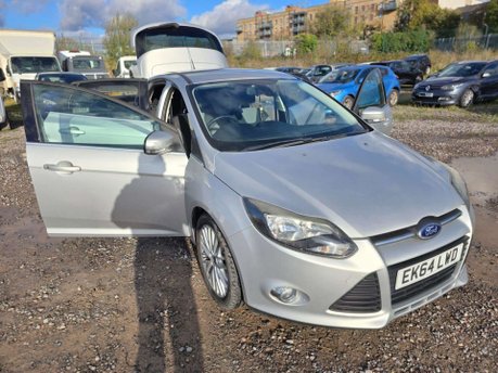 Ford Focus 1.6 Zetec Navigator Hatchback 5dr Petrol Powershift Euro 5 (125 ps) 5