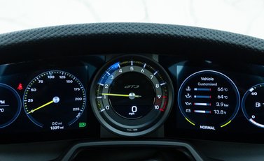 Porsche 911 GT3 Touring (992) 31