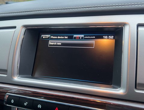 Jaguar XF 2.2d Portfolio Saloon 4dr Diesel Auto Euro 5 (s/s) (200 ps) 27