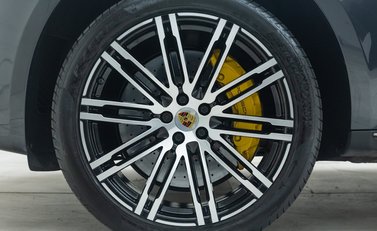 Porsche Macan TURBO 30