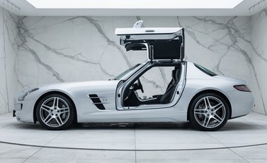 Mercedes-Benz SLS AMG 11