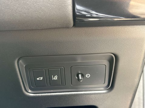 Land Rover Discovery 2.0 Discovery HSE SD4 Auto 4WD 5dr 77