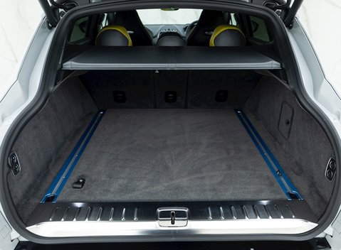 Aston Martin DBX 707 32