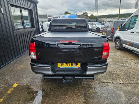 Toyota Hilux INVINCIBLE X 4WD D-4D DCB 5