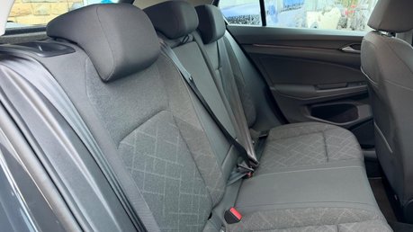 Volkswagen Golf LIFE TSI 8