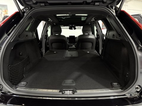 Volvo XC60 B5 ULTRA BLACK EDITION AWD 33
